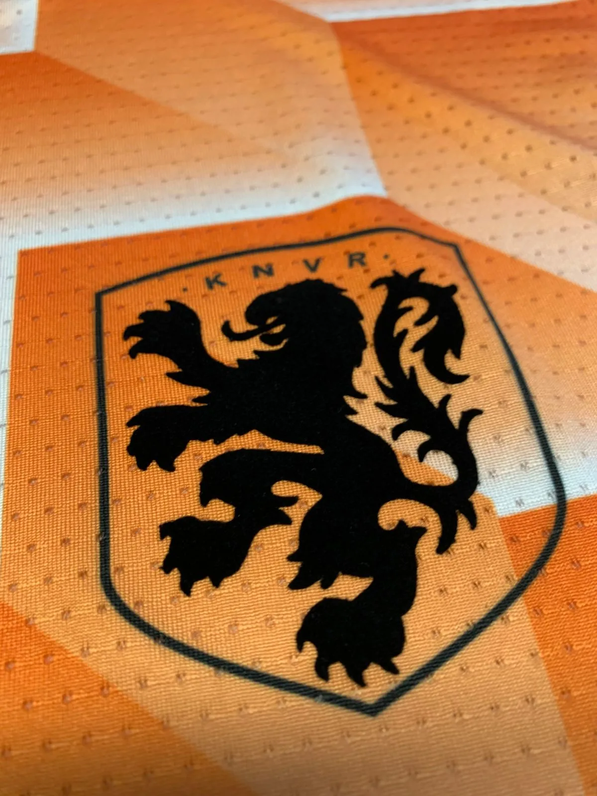 Detalle del escudo de la Camiseta Selección de Holanda 1988
