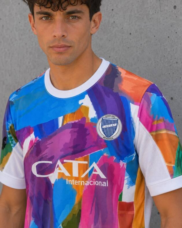Camiseta de arquero Godoy Cruz 2024 detalle