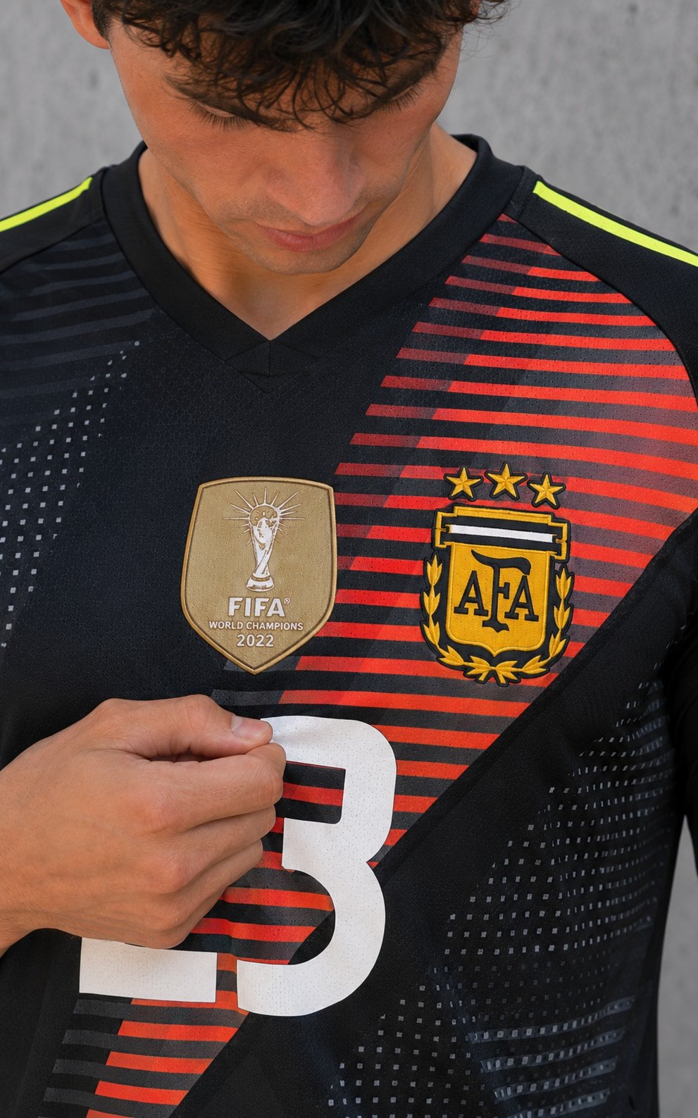 Detalle camiseta de arquero Argentina Dibu Martínez 2024