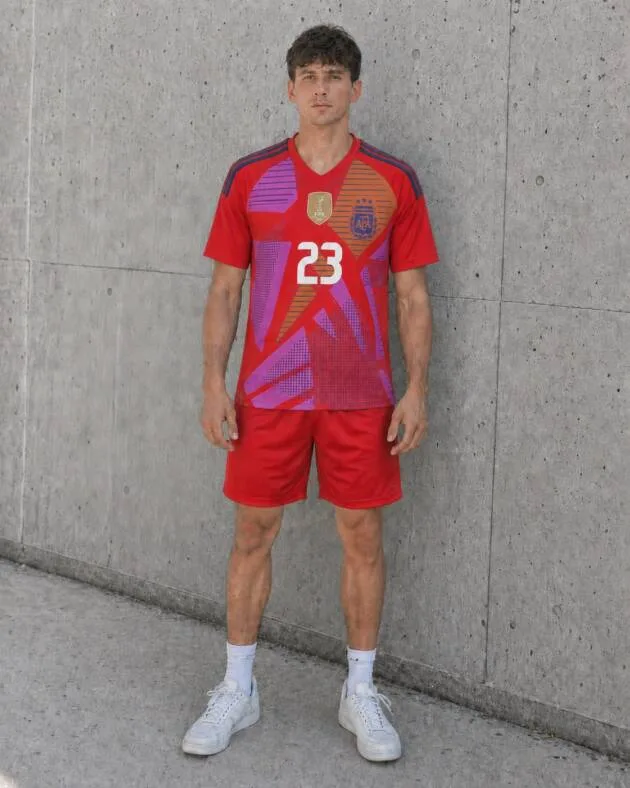 Camiseta de arquero Argentina Dibu Martínez 2024 roja frente