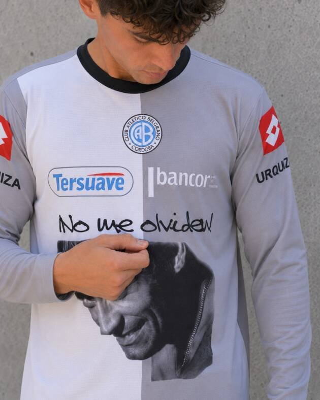 Camiseta de Arquero Belgrano Juan Carlos Olave 2011 - detalle