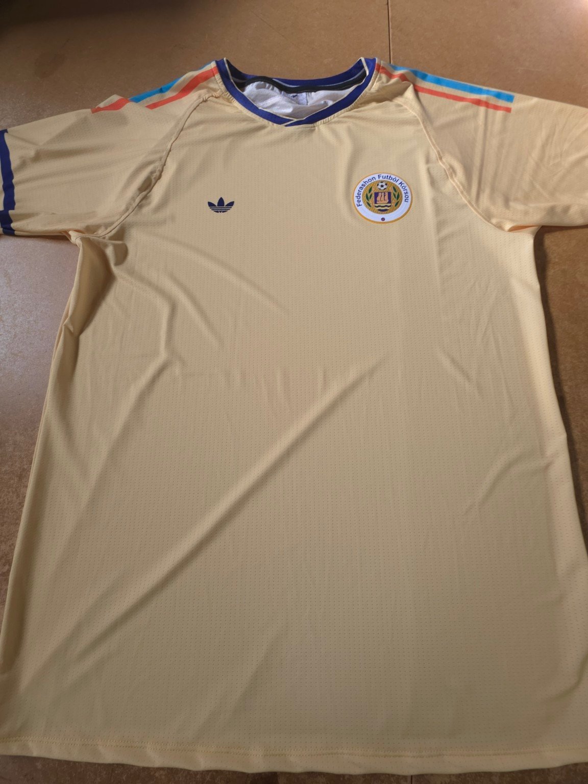 Camiseta alternativa Curazao 2026 foto real frente