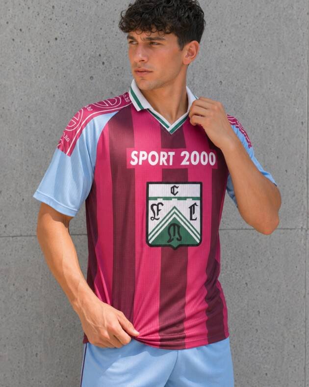 Camiseta alternativa Ferro Carril Oeste 2000-01 detalle