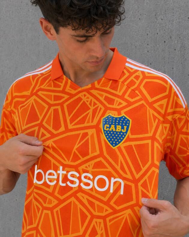 Detalle camiseta de arquero Boca Juniors 2023 naranja