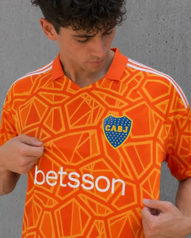 Detalle camiseta de arquero Boca Juniors 2023 naranja
