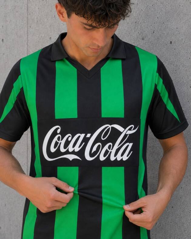Camiseta Nueva Chicago 1992-93 con modelo