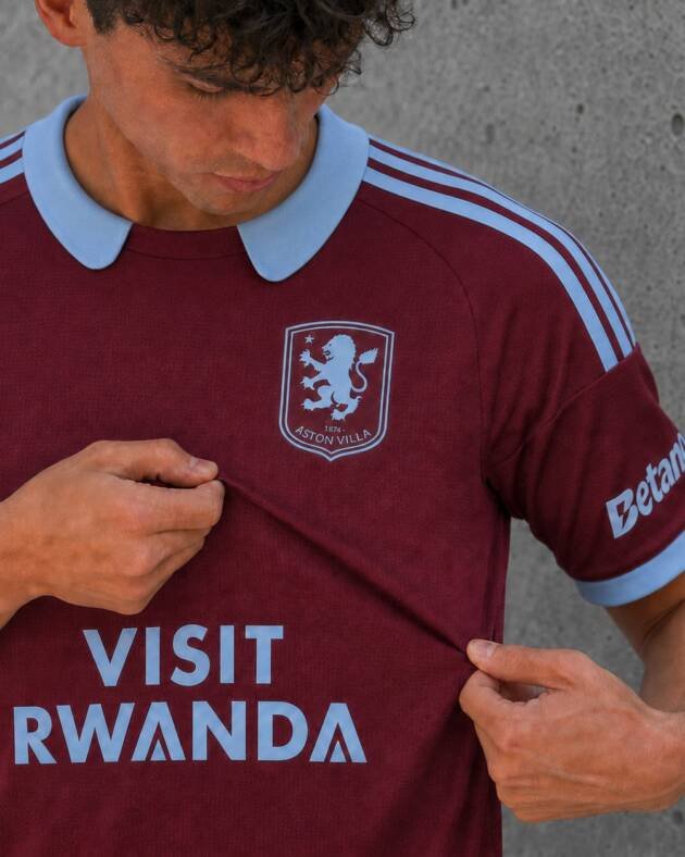 Camiseta Titular Aston Villa 2026-27 detalle con solapa celeste