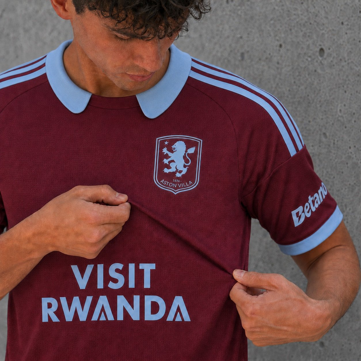 Camiseta Titular Aston Villa 2026-27 detalle con solapa celeste
